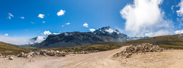 Nevado Rajuntay It is located in the province of Yauli, Junín at more than 5 thousand meters high....