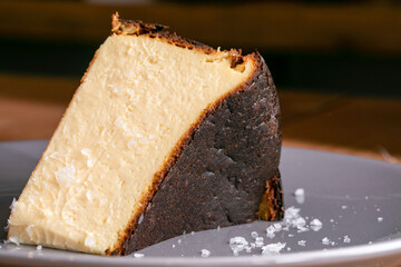 Basque cheesecake　バスクチーズケーキ