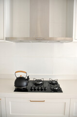 fog&atilde;o a gaz com coifa em cozinha moderna 