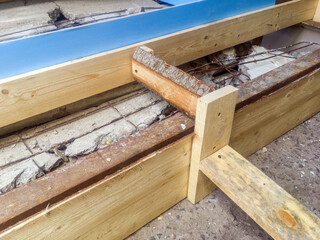 Homemade formwork for pouring steps