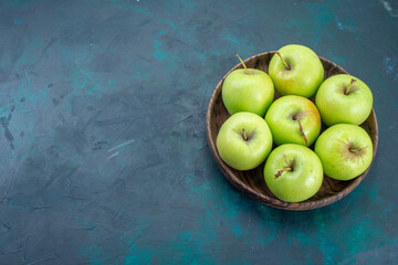 top view green apples fresh and mellow ones on dark-blue desk fruit fresh plant tree mellow - obrazy, fototapety, plakaty