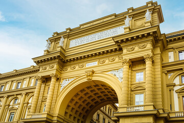 Obraz premium The Piazza della Repubblica in Florence - main square, city center. The triumphal arch the Arcone with details of the exterior. Tuscany, Italy. 