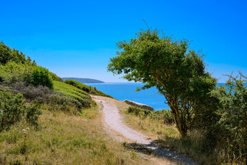 Mediterran anmutende Küstenlandschaft am 