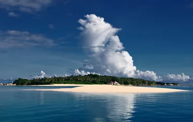 Keuken foto achterwand Bestemmingen Beautiful Island white sand, with blue sky and nice clouds