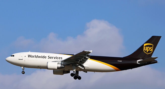 New York, United States. Ups Airbus A300 747 aircraft landing
