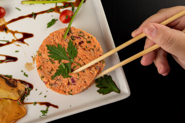 Dish - Salmon tartar with cassava chips