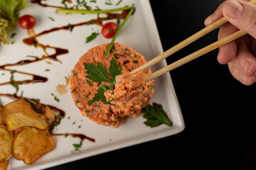 Dish - Salmon tartar with cassava chips