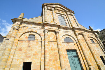 Fototapeta na wymiar モンサンミッシェル、西のテラスにある修道院付属教会のファザード