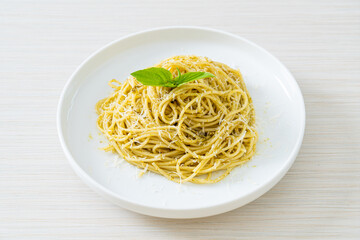 pesto spaghetti pasta - vegetarian food