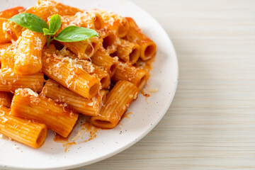 Rigatoni pasta with tomato sauce and cheese