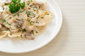 farfalle pasta with mushroom white cream sauce