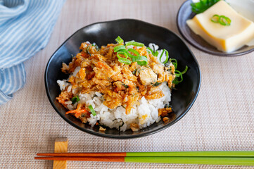 野菜のかき揚げとじ丼
