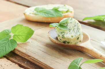 Giersch Butter Kräuterbutter Wildkräuter selber machen Gericht