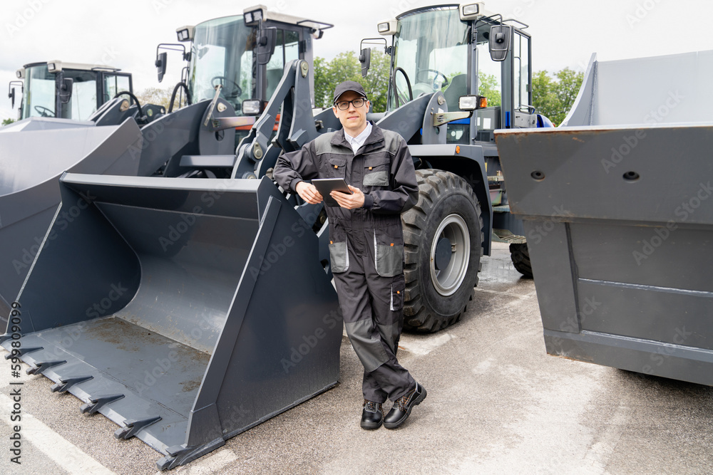 Aufkleber serviceman with digital tablet on a background of the tractor