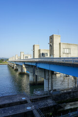 信濃川本流を貫く妙見堰（新潟県長岡市）