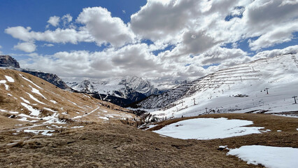 Canazei, neve al nove aprile 2023. Paesaggio