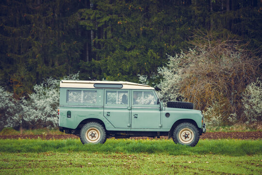 Land Rover Defender British oldtimer vintage off-road utility car