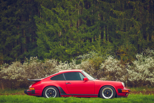 Porsche 911 930 Turbo Carrera german oldtimer vintage luxury sports car