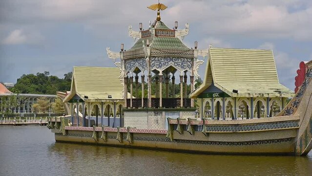 Masjid Sultan Omar Ali Saifuddin Mosque and royal barge in BSB