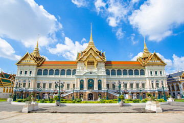 Fototapeta na wymiar The Chakri Maha Prasat Throne Hall in Wat Pra Kaeo ,Thailand