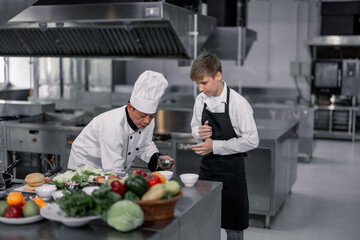 Teenagers learn from expert chefs at culinary school to prepare ingredients and create a variety of tasty meals. A practical activity connected their senses of taste and smell is making hamburgers.