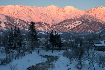 長野県白馬村の朝　北アルプス