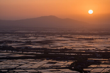 新潟県田上町　水鏡と夕焼け　越後平野1