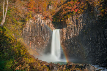 新潟県妙高市苗名滝と紅葉