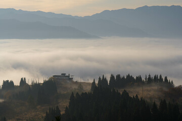 新潟県南魚沼市　紅葉と朝焼け雲海4