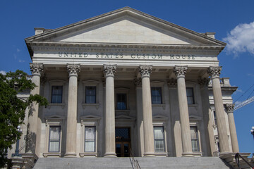 Fototapeta premium The historic U.S. Custom House in Charleston, SC