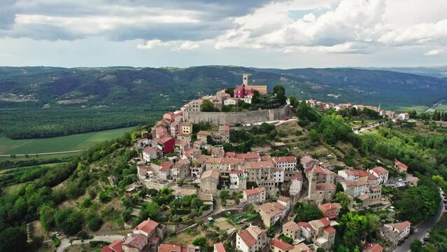 Luftaufnahme von Motovun in Istrien/Kroatien