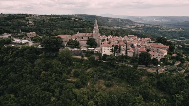 Luftaufnahmen von der Stadt Grožnjan in Istrien
