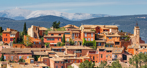 Roussillon village with Mount Ventoux in background, Vaucluse region, Provence, France - obrazy, fototapety, plakaty