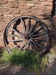 Fototapeta na wymiar An old wagon wheel