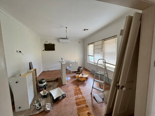 Installing laminate flooring
