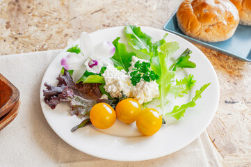 手作りカッテージチーズと野菜