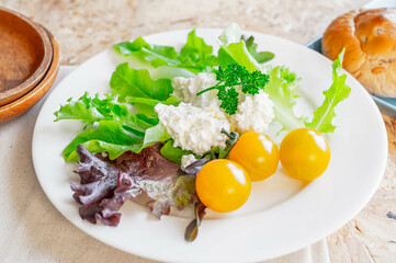 手作りカッテージチーズと野菜
