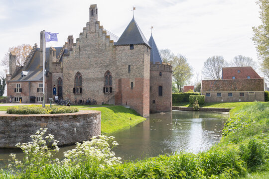 Radboud Castle Medemblik, Late-13th-century castle with a moat.