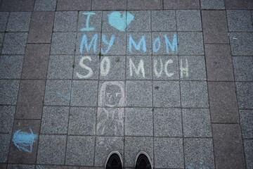 chalk sign 'I love my mom so much' on the street