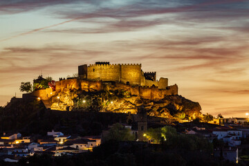 Die Burg von Montánchez in der Extremadura in Spanien