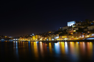 Obraz na płótnie Canvas Porto at night