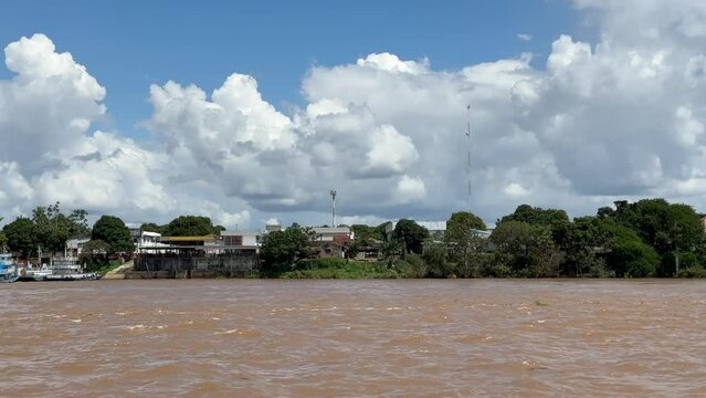 Fahrt auf dem Amazonas