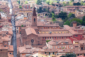 Aerial view of the basilica of Santa Maria dei Servi in Bologna © BreizhAtao