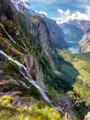 Blick von oberhalb des Röthbach Wasserfalls auf den Obersee und Watzmann