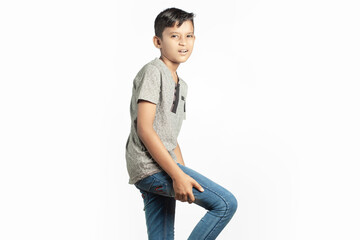 thigh muscle pain, leg pain, broken leg, indian boy, physical injury