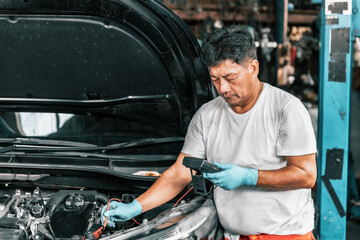 Experienced auto mechanics inspect car battery terminals and voltage to identify the cause of errors or defects. Perform diagnosis, repair, replace, and remove mechanical and electrical components.