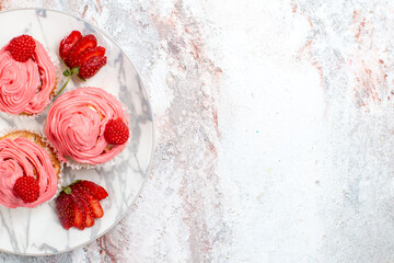 Fototapeta na wymiar top view pink strawberry cakes with fresh red strawberries on light white background fruits cake biscuit sweet tea cookie