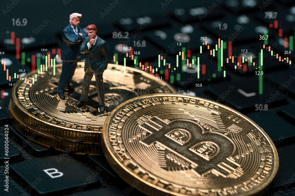 Poster miniature figure of businessmen standing on golden bitcoin and computer keyboard with stock market g