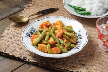 Simple and delicious stir-fry string bean with tofu and mix some chili.