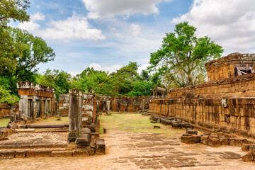 Fototapeta na wymiar Ruins of ancient Pre Rup temple in Angkor, Cambodia